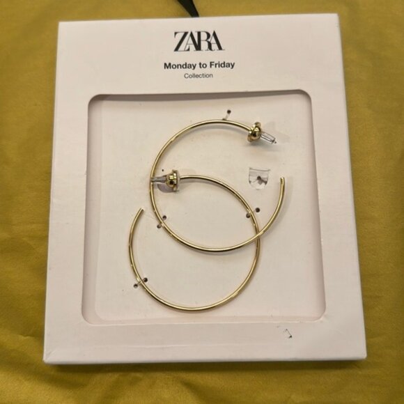 NWT ZARA GOLD MONDAY TO FRIDAY COLLECTION GOLD HOOP Earrings ✨✨✨🔥 - Picture 1 of 4